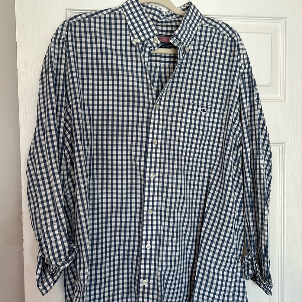 Vineyard vines size large button down